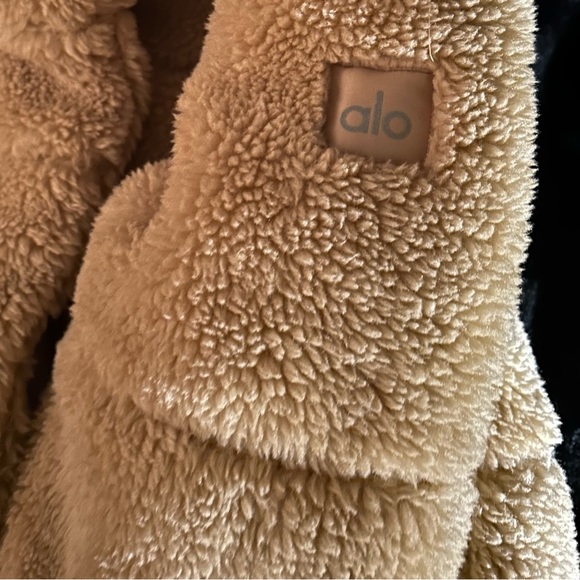 Alo Yoga Sherpa Snow Angel Puffer - Picture 4 of 6